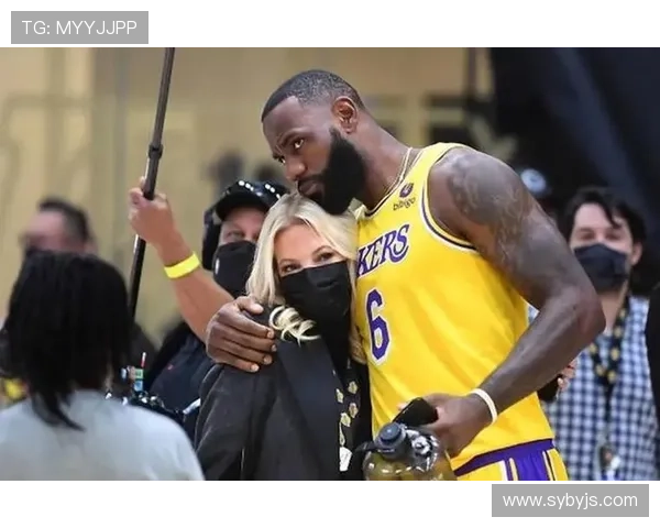 詹姆斯晒布莱斯夺冠照兴奋喊话